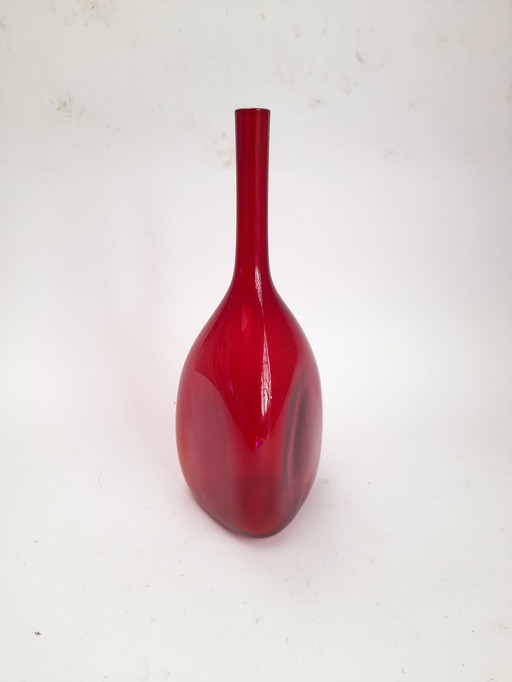 Gunnar Ander triangular red vase for Elme Glasbrück