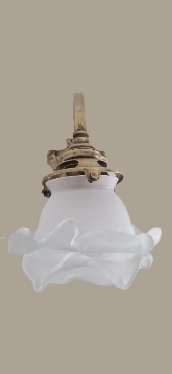 Image 1 of Jugendstil-Wandleuchte aus vergoldeter Bronze – Tulpenförmiger Schirm aus mattiertem Glas – Um 1900