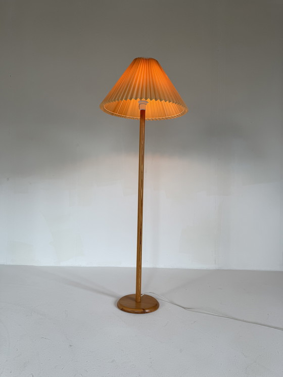 Image 1 of Lampadaire vintage avec abat-jour plissé années 70