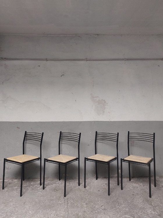Image 1 of 4 chaises en métal avec assises en osier