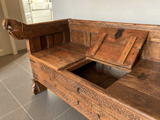 Image 1 of Antike indische Brauttruhe