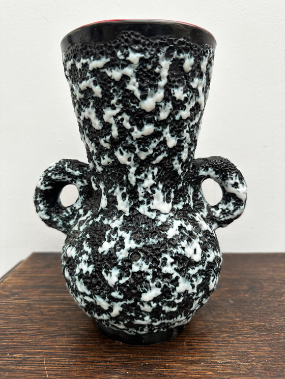 Image 1 of Vase à Oreilles Fat Lava Intérieur rouge - Attribué Vallauris H 21 cm