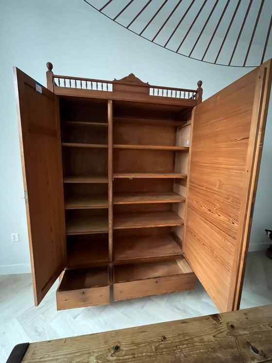 Image 1 of Vecchio armadio per la biancheria