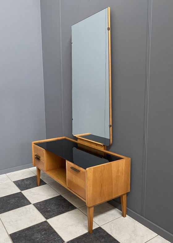 Image 1 of Tocador con espejo alto, años 60