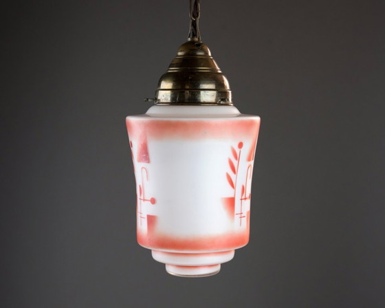 Image 1 of Originele Art Deco hanglamp met geometrische decoratie – jaren 30, opaalglas in rood en wit | gerestaureerd