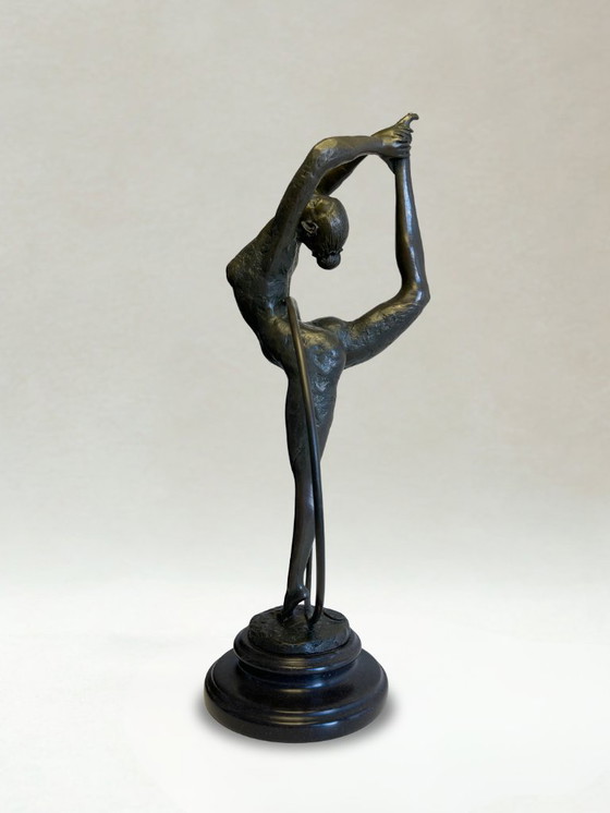 Image 1 of Art Deco sculptuur – Hoepeldanseres – Decoratief brons – Gesigneerd P. Collinet – 39 cm