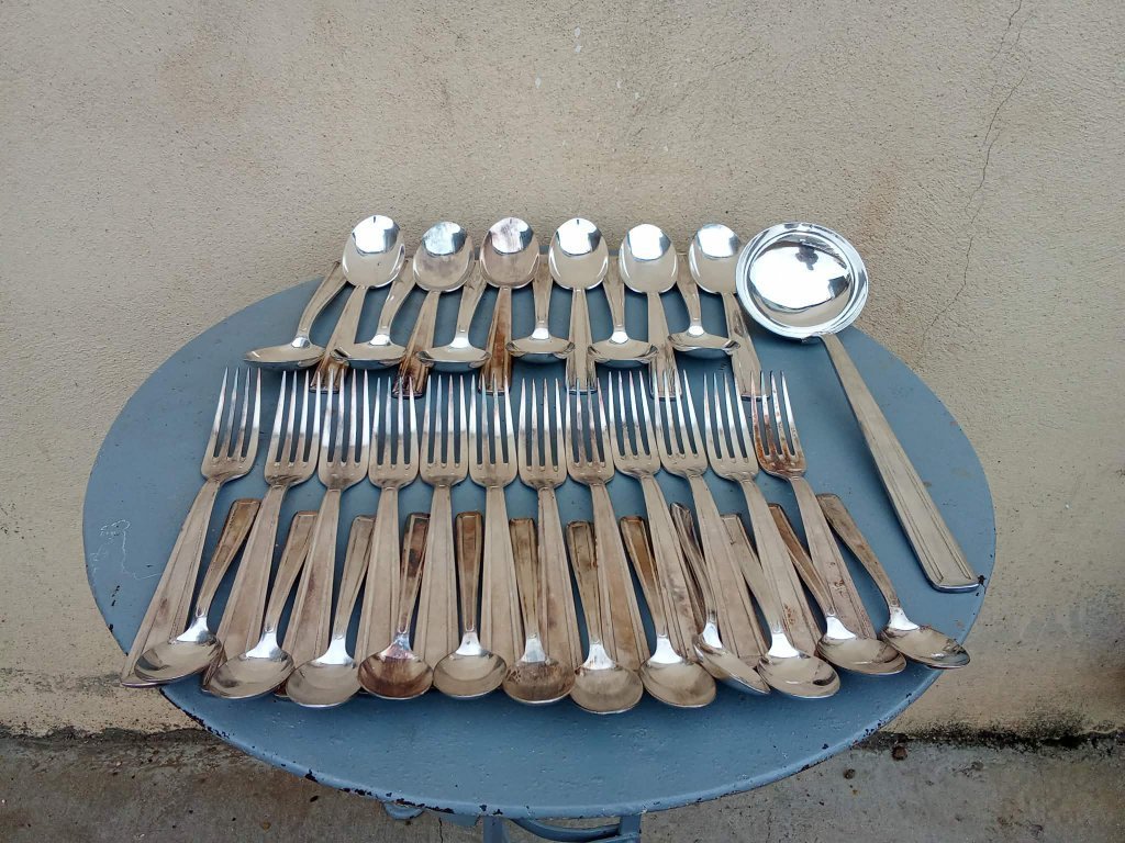 MENAGERE METAL ARGENTE 37 pièces BON ETAT - Arts de la table