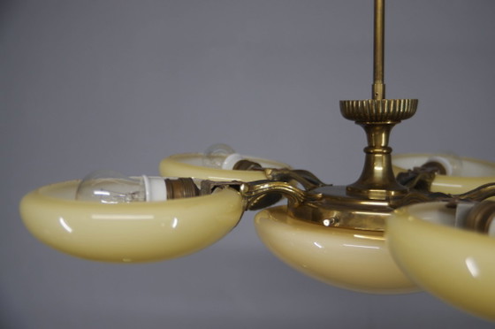 Image 1 of Lámpara de araña Art Nouveau de seis luces de latón, de Jenčík, Checoslovaquia, década de 1920, con etiqueta.