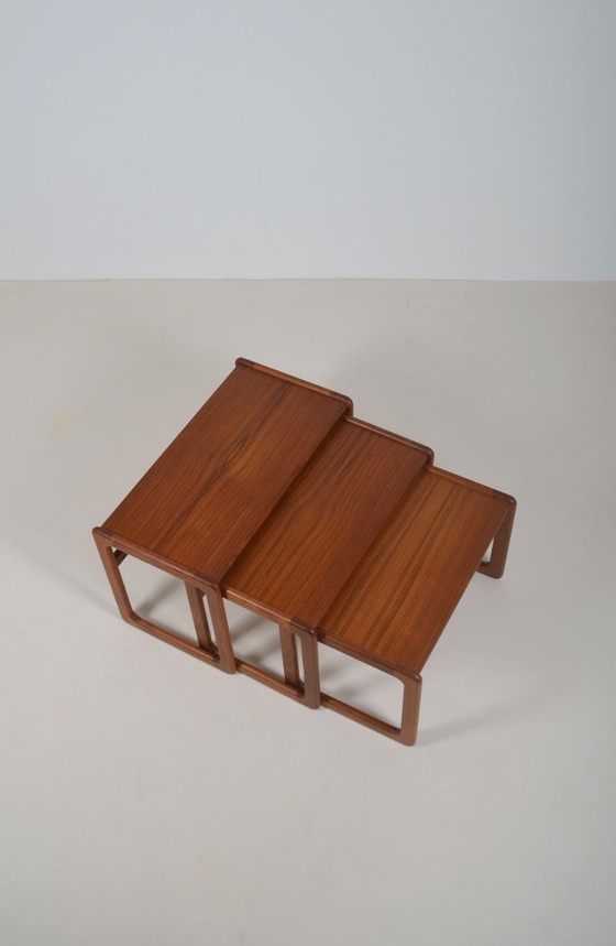 Image 1 of Set di tavolini impilabili danesi in teak, anni '60