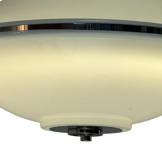 Image 1 of Lampada a sospensione modello - Acrilico bianco Design Space Age / Anni '70 italiano - Nello stile di Guzzini