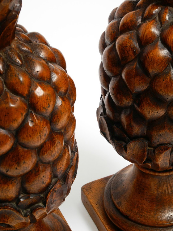 Image 1 of Pareja de grandes lámparas de sobremesa "Piña" de madera de pino teñida, muy decorativas, de estilo Mid Century Modern.