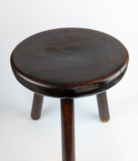 Image 1 of Rustikaler Dreibeinhocker aus gebeizter Kiefer, 1950er Jahre