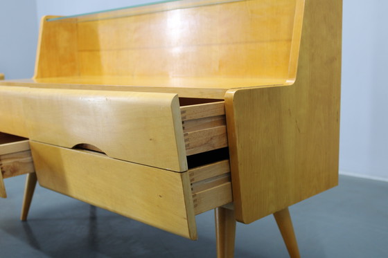 Image 1 of Nachtkastjes en ladekast met glazen legplank uit 1960, Tsjecho-Slowakije