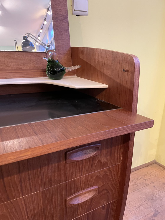 Image 1 of Kaptafel / ladekast vintage uit Denemarken teak fijner