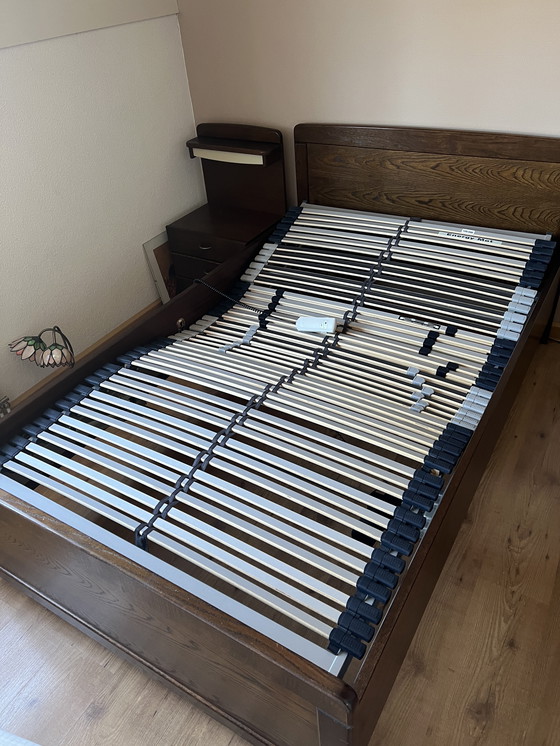 Image 1 of Lit électrique simple avec table de chevet et armoire