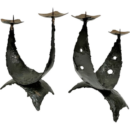 Par de candelabros esculturales de metal de estilo brutalista, década de 1970