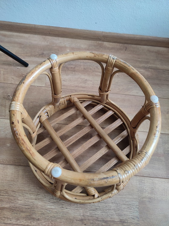 Image 1 of Taburete de ratán y bambú, mesa auxiliar, mesa pequeña