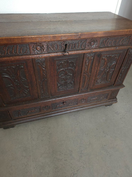 Wunderschöne antike Brauttruhe aus Eiche aus dem Jahr 1765 – Aufbewahrungsschrank, Wood (photo 16 of 17)