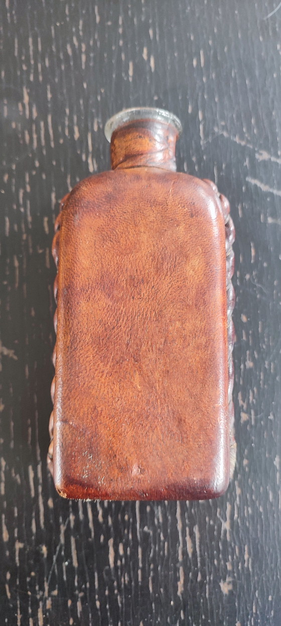 Image 1 of Antieke karaf omwikkeld met leer