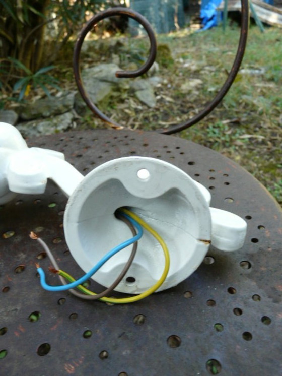 Image 1 of Applique blanche fonte opaline années 70