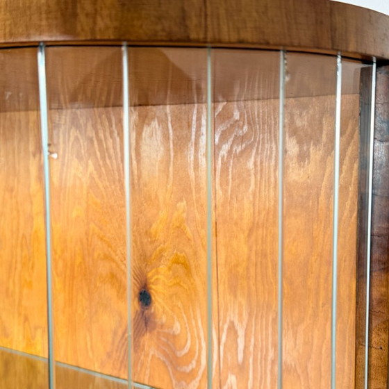 Vetrina vintage con ante in vetro – Impiallacciatura in noce caldo e stile Art Déco – Anni '50 – Vetrine (photo 10 of 14)