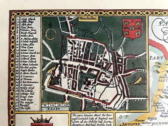 Image 1 of Ingelijste kaart van Hampshire, vintage reproductie van een John Speed-print.