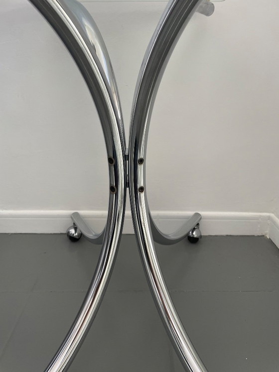 Image 1 of Salontafel van chroom en glas met wielen