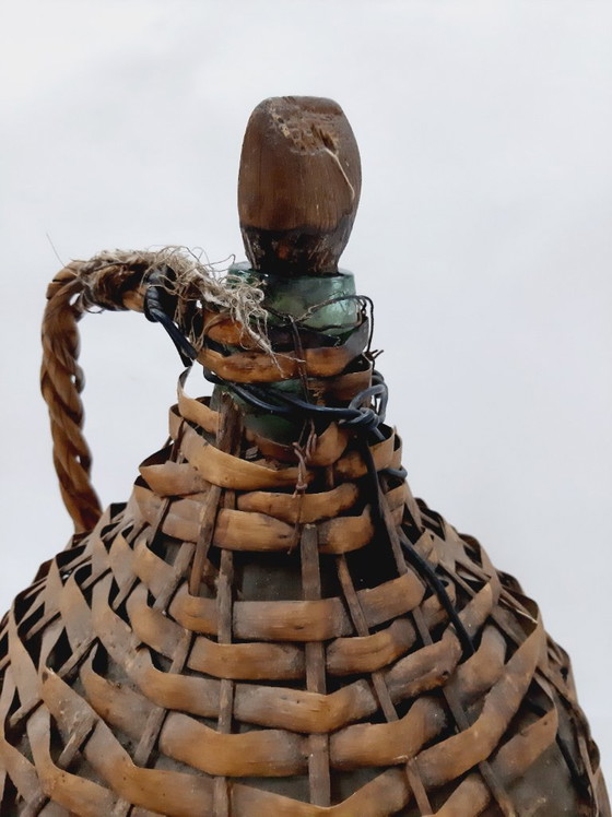 Image 1 of Dame-jeanne ancienne en osier et verre