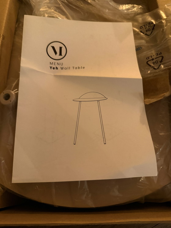 Menu / Audo Copenhagen | Yeh Wall Table – Side tables, Metal (photo 14 of 14)