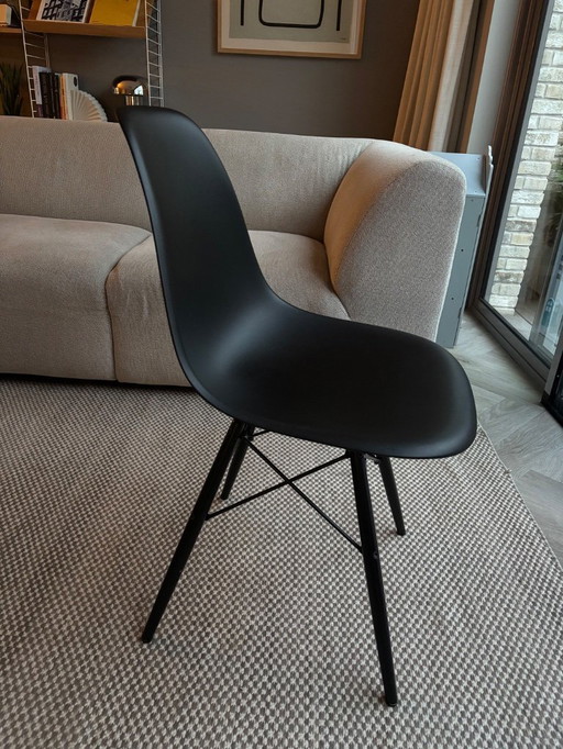 4x Vitra Eames DSW chairs