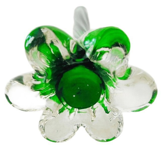 Image 1 of Vase vintage en verre vert torsadé, style milieu du siècle, années 1950