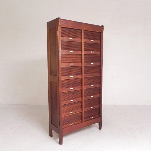 Meuble à volets roulants avec 16 petits volets roulants, années 1930