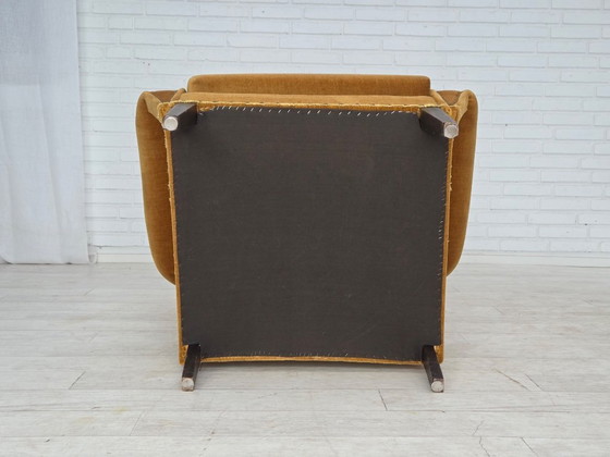 Image 1 of Deense fauteuil met hoge rugleuning uit de jaren 70, bekleed met meubelvelours en voorzien van eikenhouten poten.