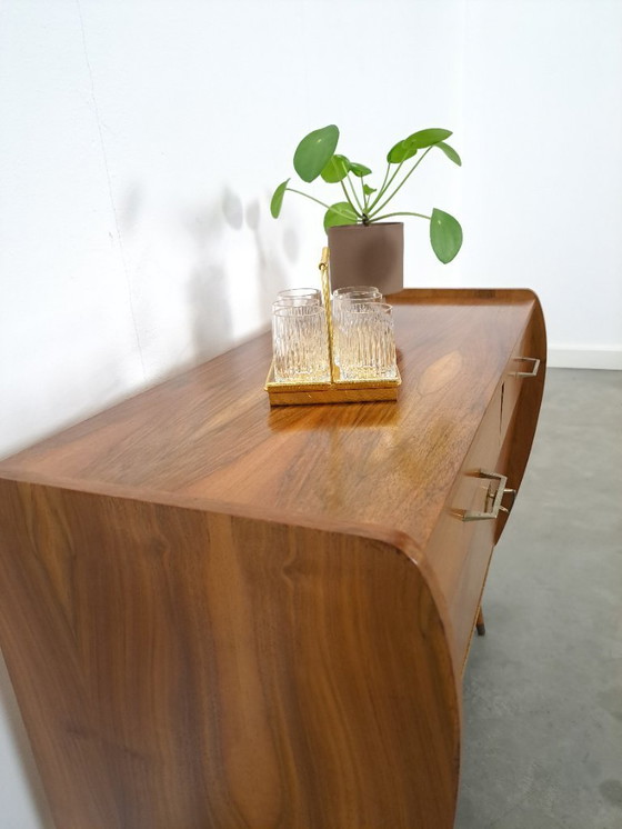 Image 1 of Kastje met geblokt fineer en messing grepen en poten