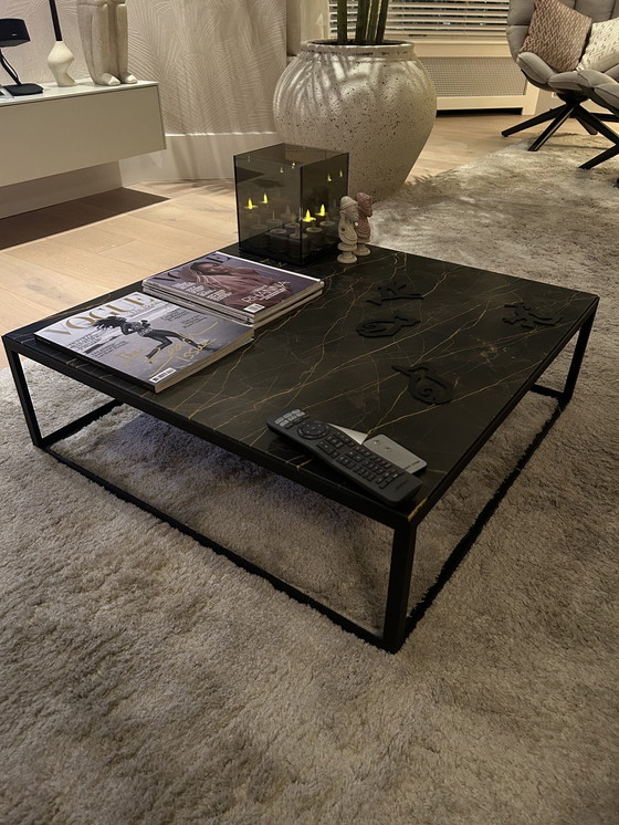 Image 1 of Natuurstenen salontafel - Janua SC54 - zwart marmer met goudader