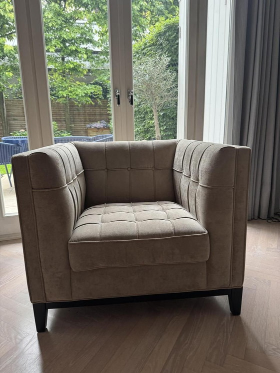 Zwei Eichholtz gesteppte beige Sessel – Samt, Stoff (photo 3 of 5)