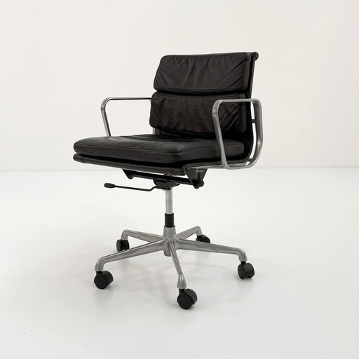 EA217 Soft Pad Leather Desk Chair by Charles & Ray Eames for ICF, 1970s