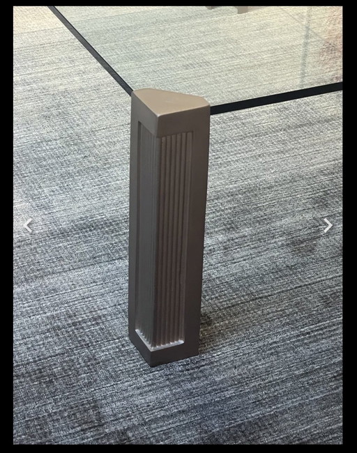 Peter Ghyczy Table basse. Pieds en laiton. 4 pièces.