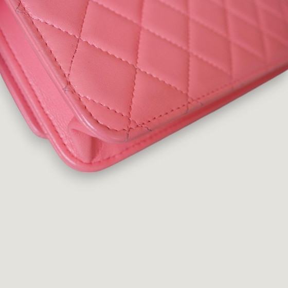 Image 1 of CHANEL GELDBÖRSE AN DER KETTE – TREND