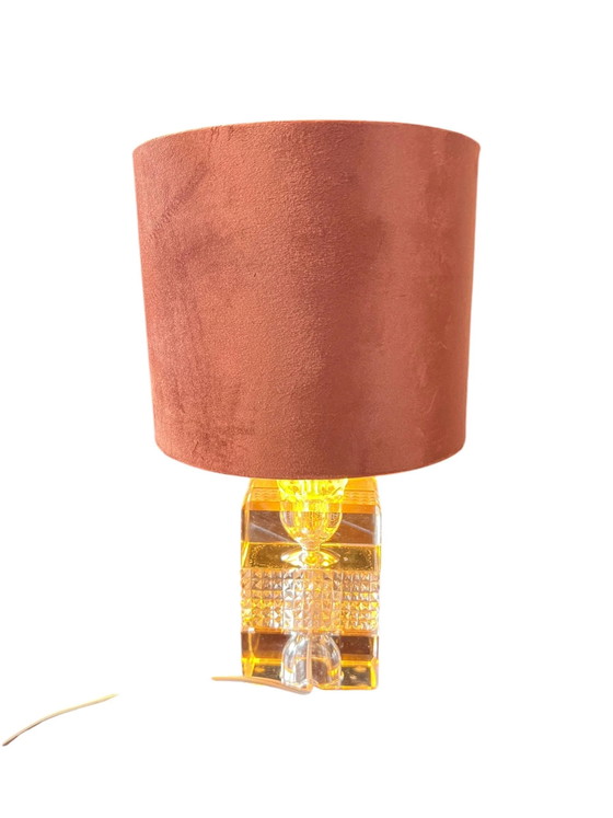 Richard Essig Mid Century Tafellamp met glazen voet en fluwelen kap, Pantone Kleur van het Jaar 2025 Mocha (photo 3 of 9)