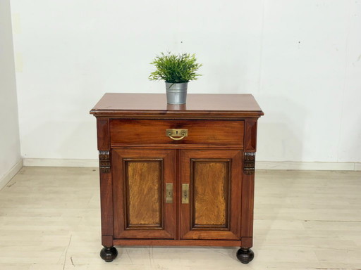Prachtige antieke Gründerzeit (eind 19e eeuw) vertiko ladekast circa 1900 – elegant walnotenfineer en messing beslag.
