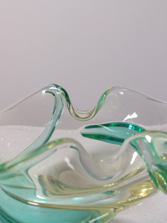 Image 1 of Vintage handgemaakte glazen schaal uit het midden van de vorige eeuw