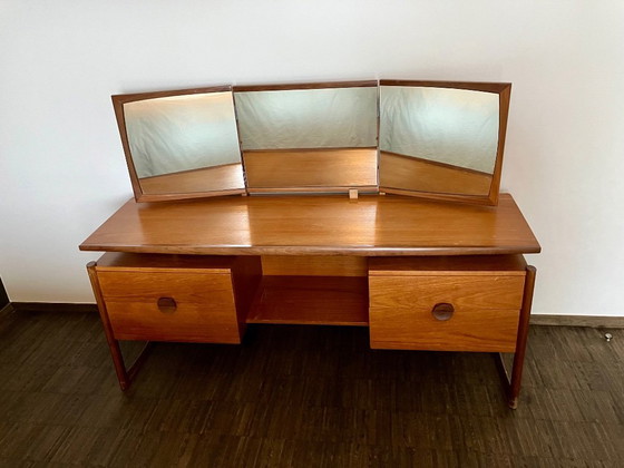 Image 1 of 🇩🇰 Vintage 🇫🇮 Scandinavische toilettafel met verstelbare spiegels  