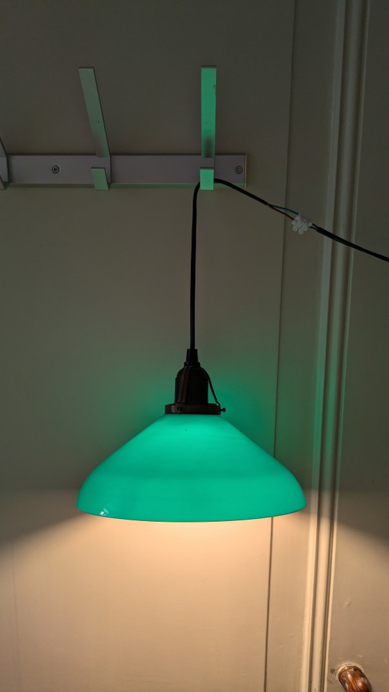 Image 1 of Suspension vintage en verre opalin vert, années 1920