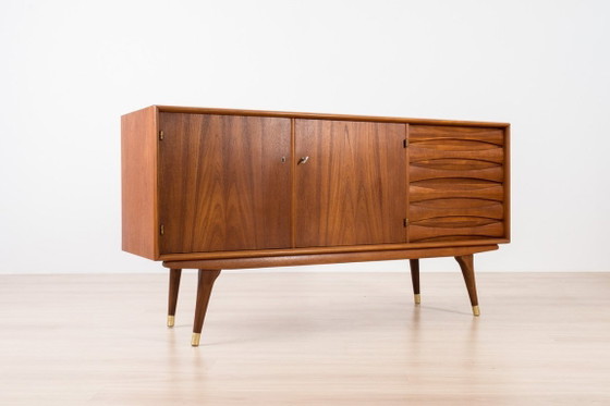 Image 1 of Credenza scandinava in teak, stile Mid-Century Modern, di Sven Andersen, del 1960.