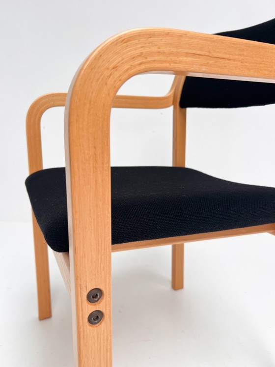 Image 1 of Ensemble de 8 chaises de design scandinave par PO Korhonen, années 1980