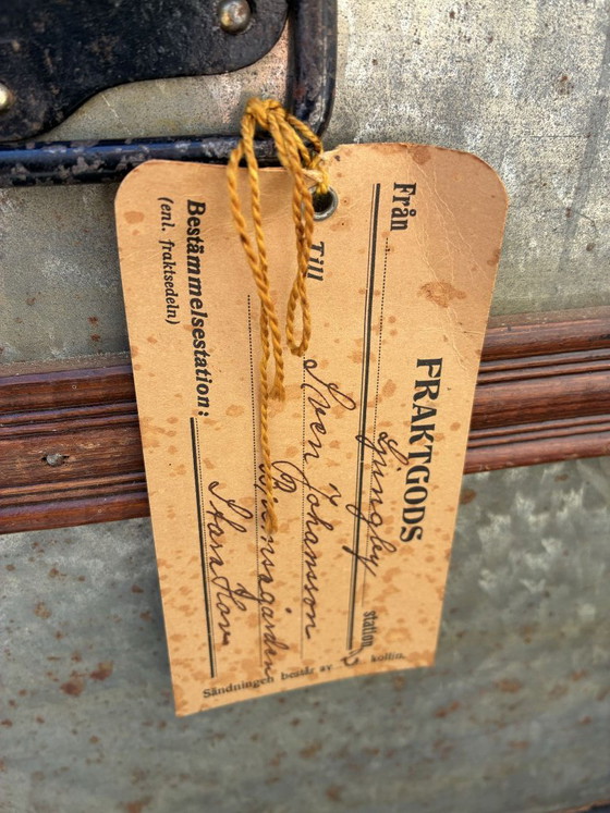 Coffre de dot ancien en bois revêtu de tôle de laiton, Armoires de rangement, Doré (photo 4 sur 7)