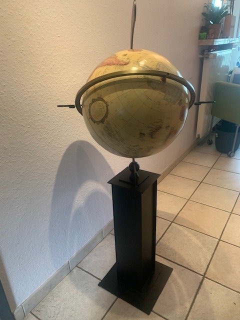 Image 1 of Reploghe World Classic Globe