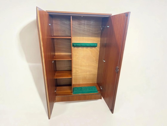 Mid Century Wäscheschrank / Waffenschrank für 5 Langwaffen und diverses Zubehör im klassischen Design, ohne (photo 5 of 12)