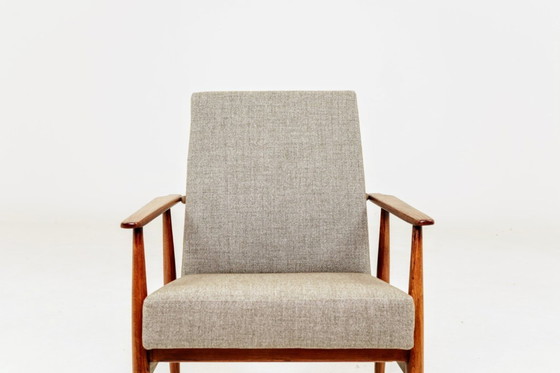 Image 1 of Scandinavische loungestoel met grijze zachte bekleding | Opgeknapte vintage fauteuil
